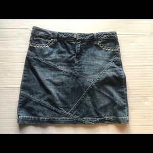 Women’s White House Black Market skirt